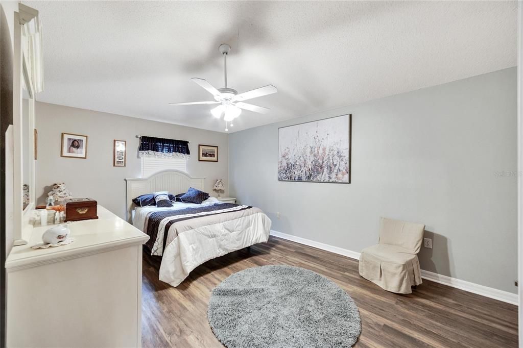 Active With Contract: $349,900 (3 beds, 2 baths, 1424 Square Feet)