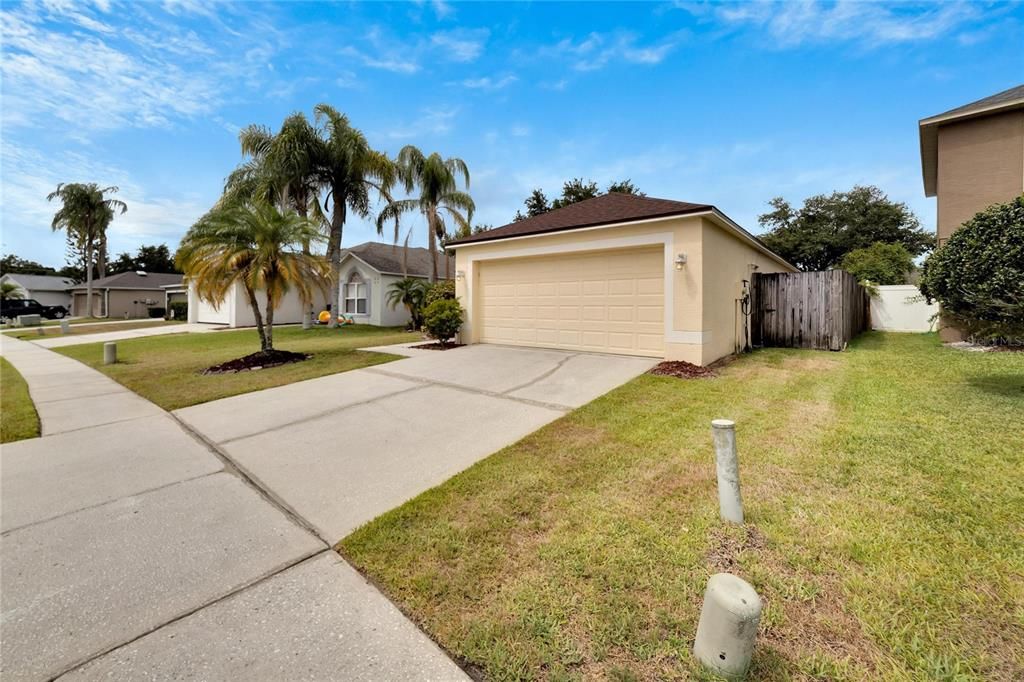 Active With Contract: $349,900 (3 beds, 2 baths, 1424 Square Feet)