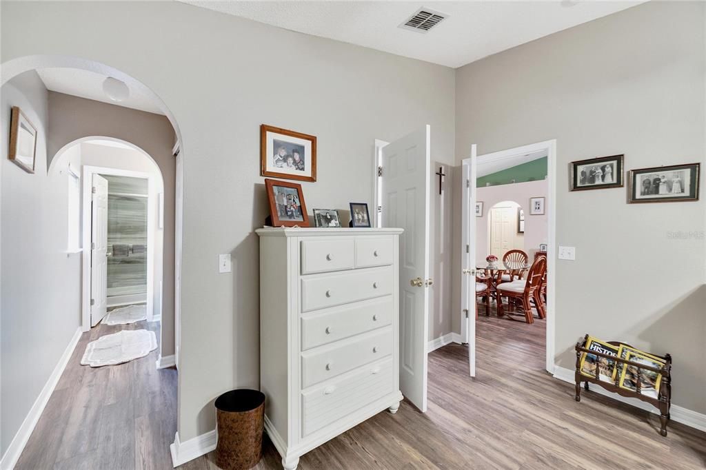 Active With Contract: $349,900 (3 beds, 2 baths, 1424 Square Feet)