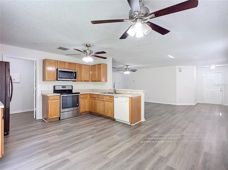 For Sale: $360,000 (3 beds, 2 baths, 1552 Square Feet)