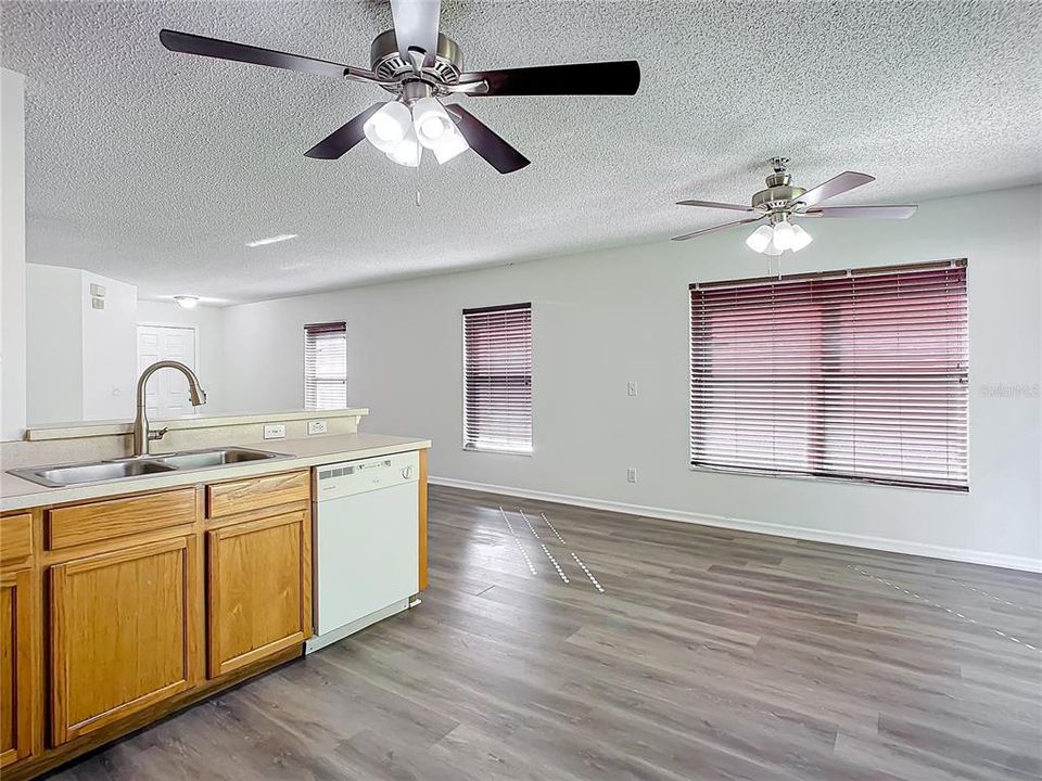 For Sale: $360,000 (3 beds, 2 baths, 1552 Square Feet)
