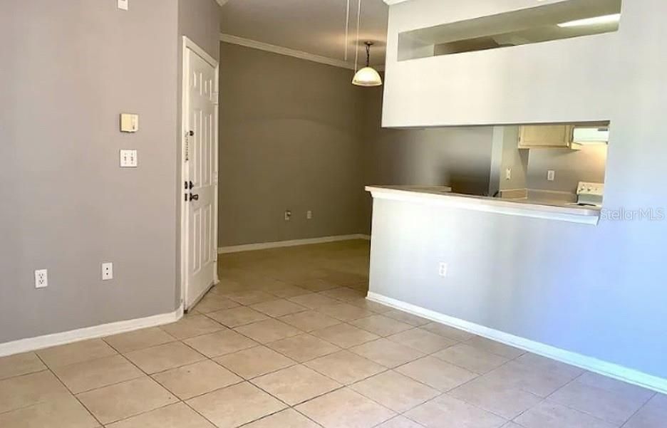 For Rent: $1,375 (1 beds, 1 baths, 734 Square Feet)