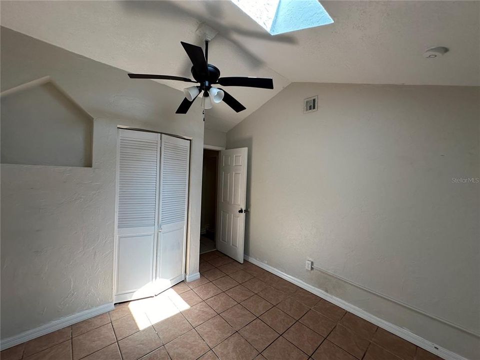 For Rent: $2,399 (5 beds, 2 baths, 2000 Square Feet)