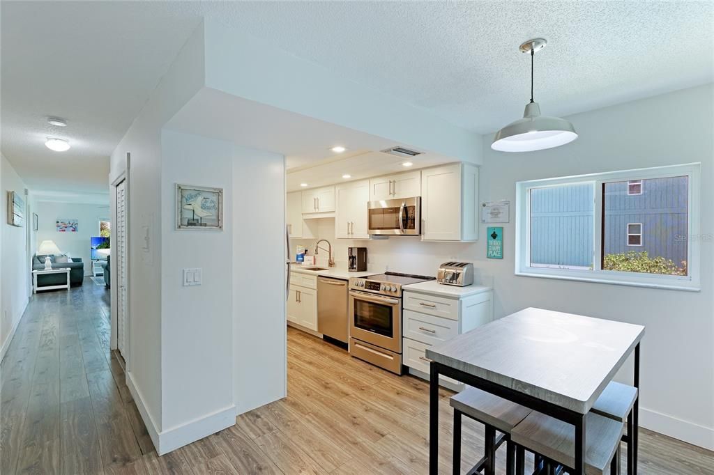 Active With Contract: $645,000 (2 beds, 2 baths, 1079 Square Feet)