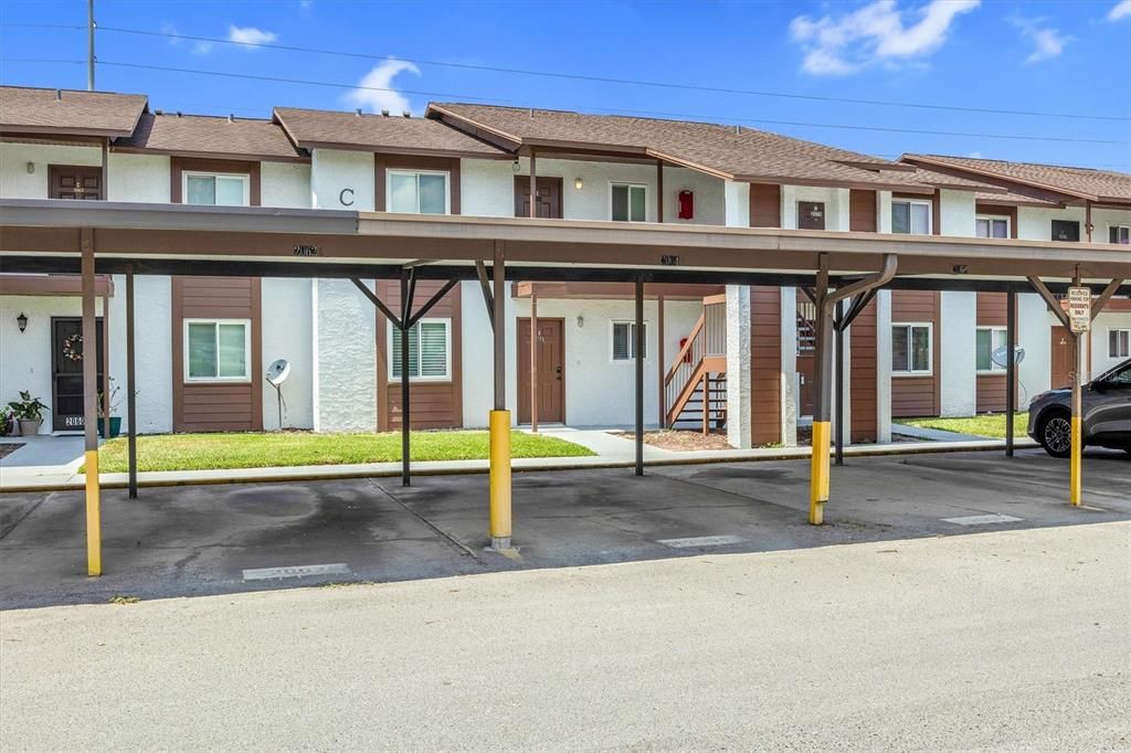 Active With Contract: $1,450 (2 beds, 2 baths, 876 Square Feet)