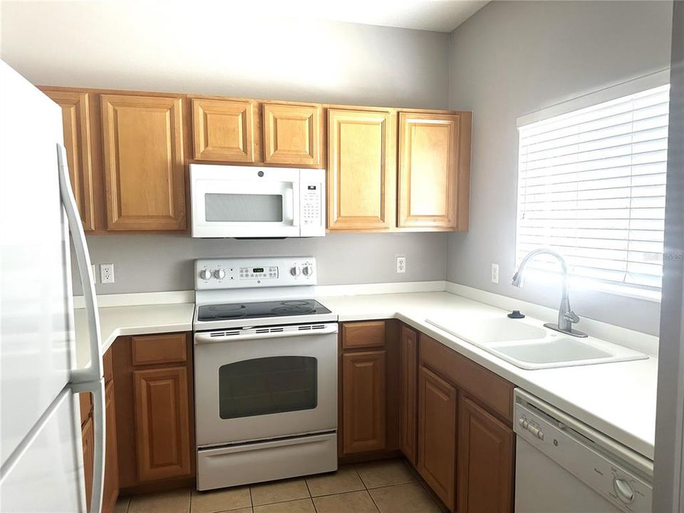 For Rent: $1,900 (2 beds, 2 baths, 1429 Square Feet)