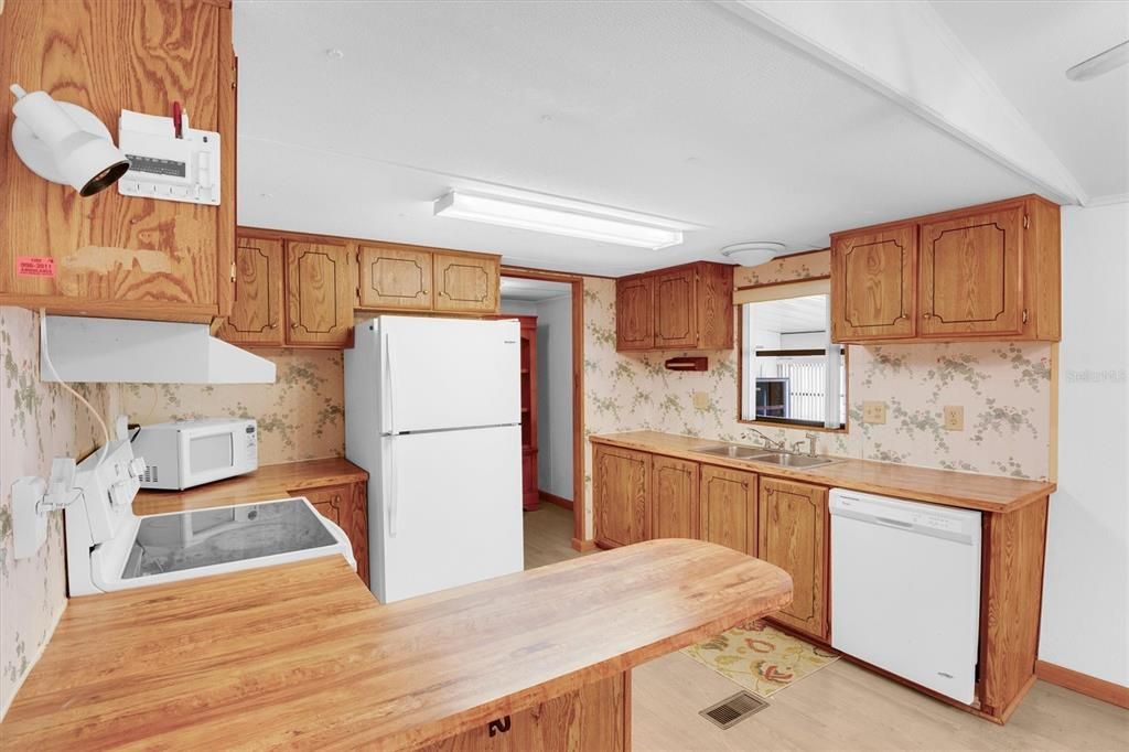 For Sale: $169,500 (2 beds, 2 baths, 960 Square Feet)