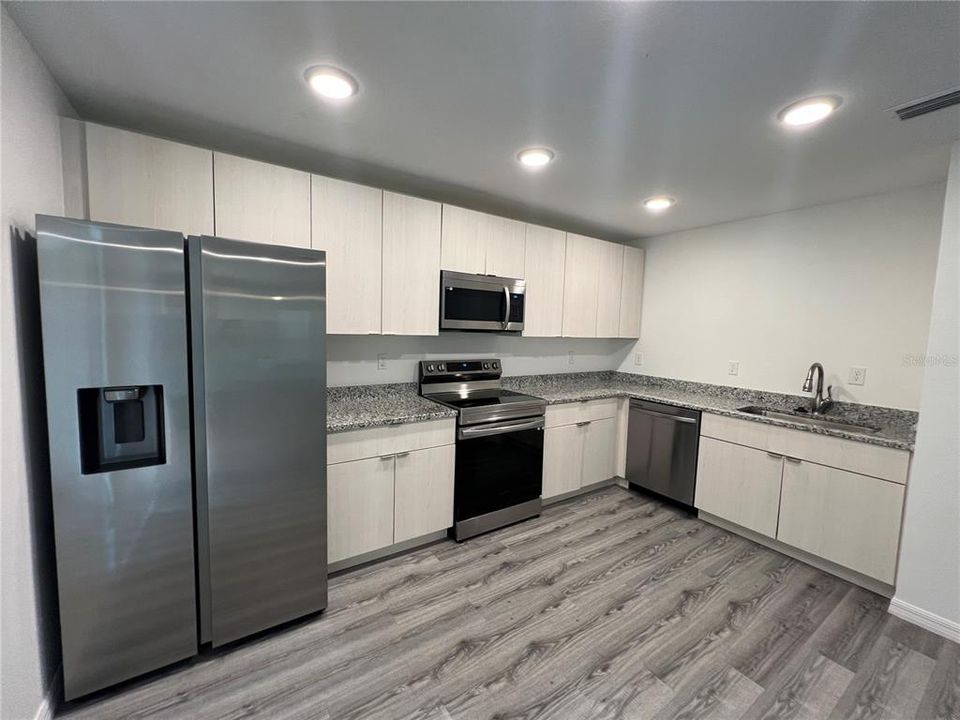 Recently Rented: $1,699 (3 beds, 2 baths, 1371 Square Feet)