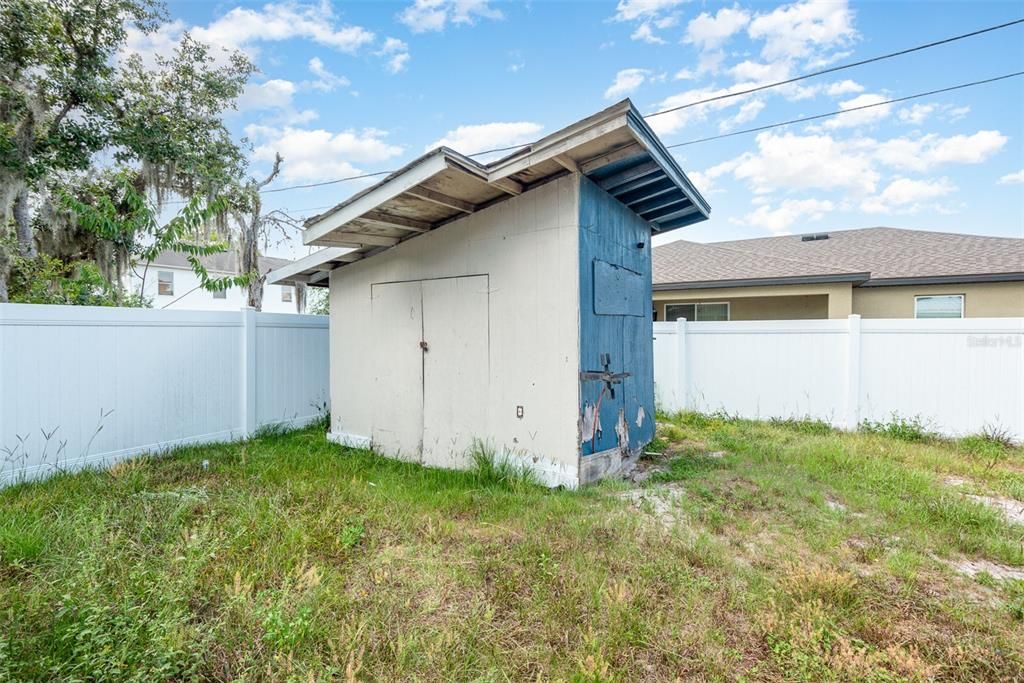 For Sale: $215,000 (3 beds, 1 baths, 864 Square Feet)