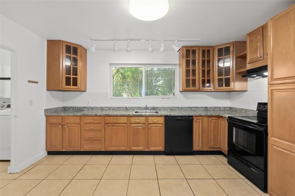 For Rent: $2,200 (2 beds, 2 baths, 1378 Square Feet)