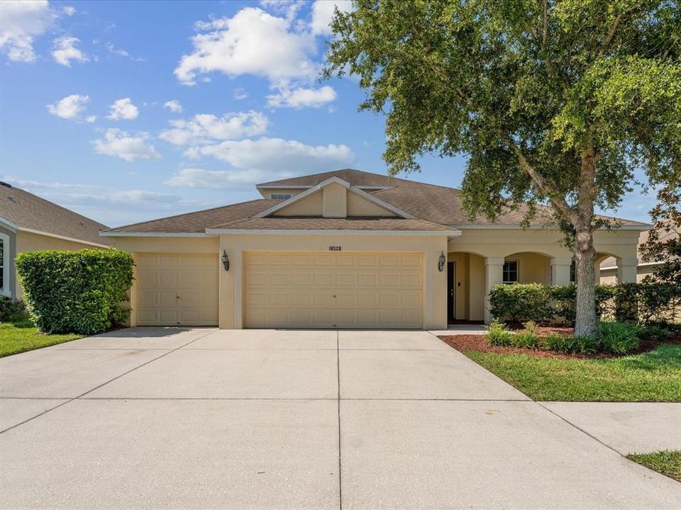 Active With Contract: $440,000 (5 beds, 3 baths, 2270 Square Feet)