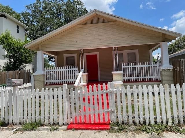 For Rent: $2,400 (3 beds, 2 baths, 1134 Square Feet)