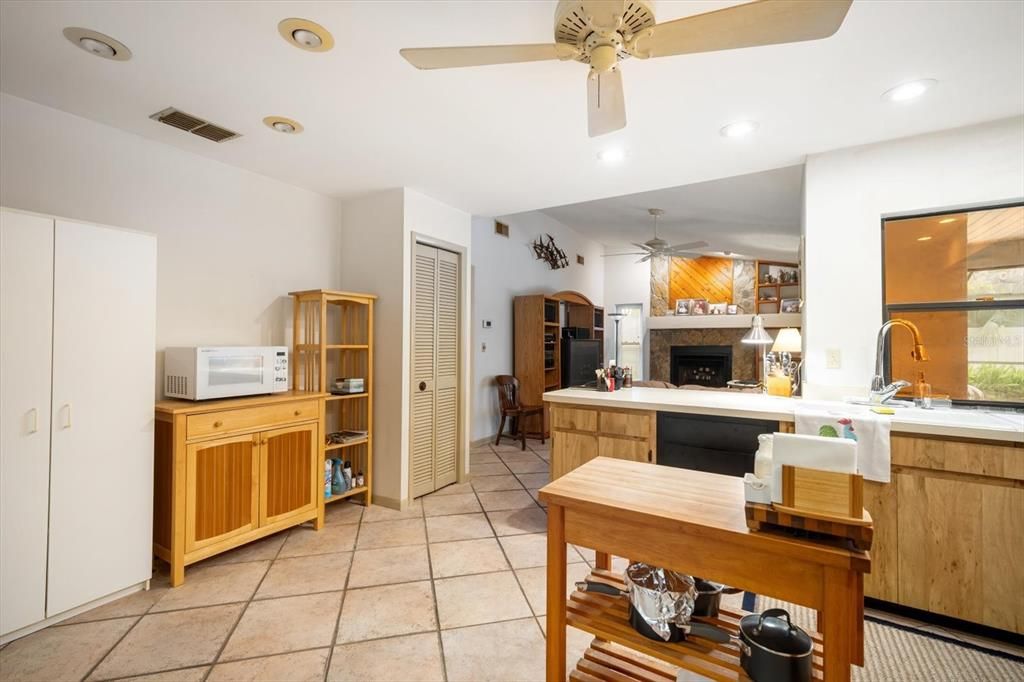 For Sale: $550,000 (3 beds, 2 baths, 1921 Square Feet)