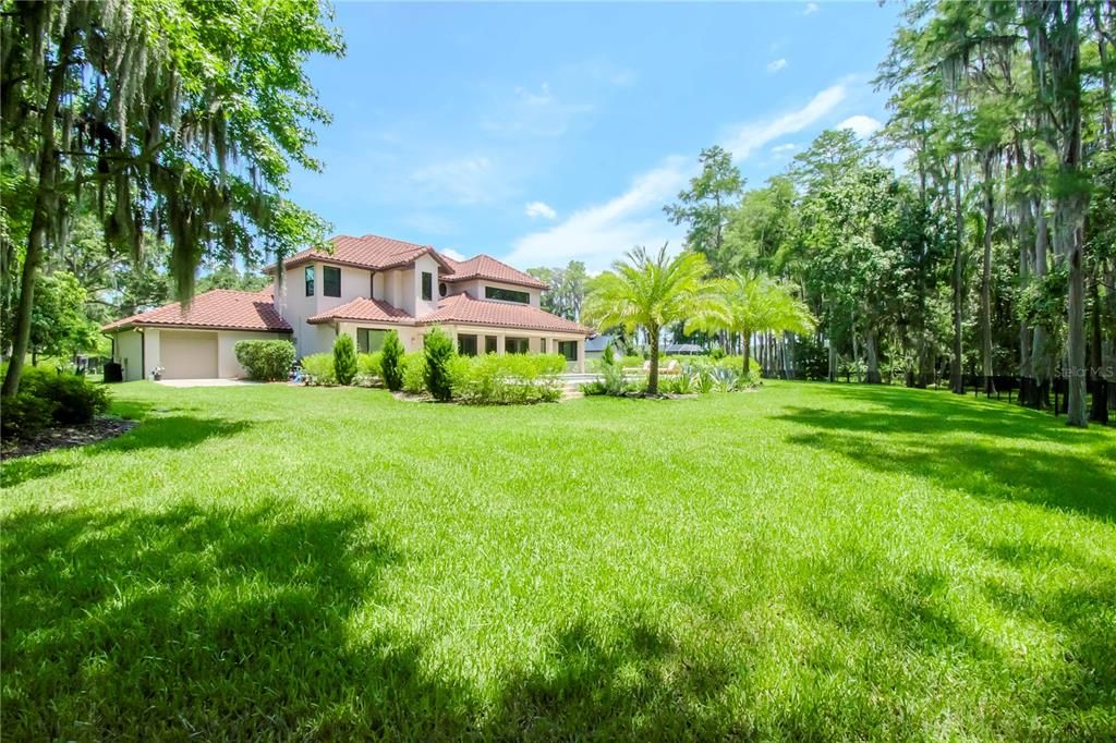 For Sale: $1,850,000 (4 beds, 3 baths, 3079 Square Feet)