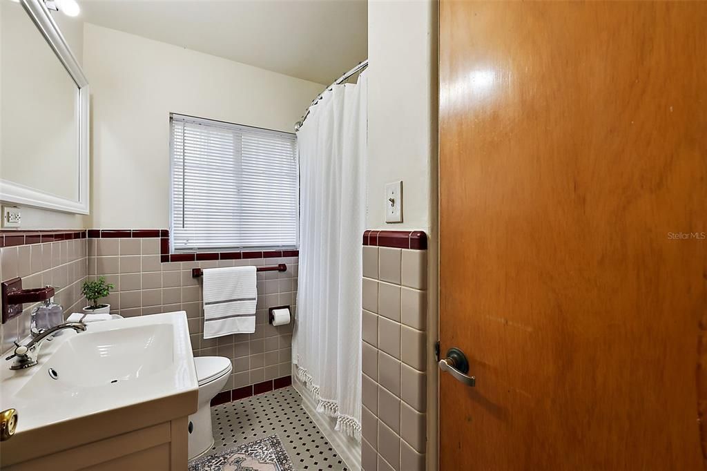 Guest/hall bath with newer vanity, retro tile and linen closet