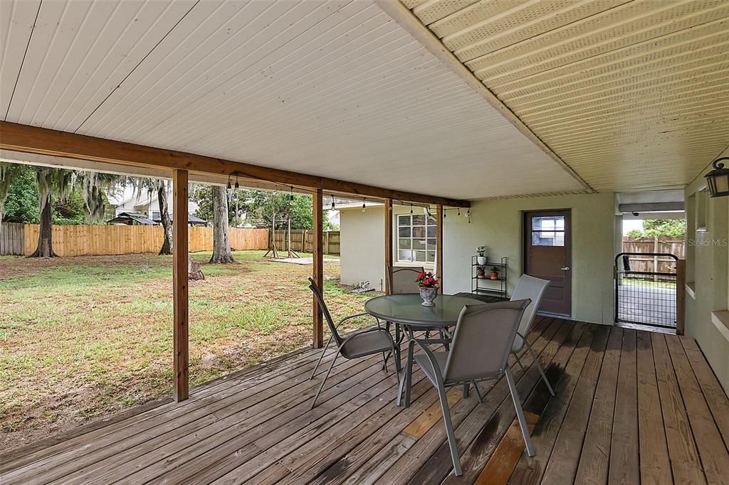 Deck with access to the 2 car garage