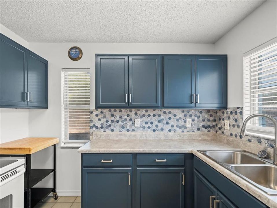 For Sale: $240,000 (2 beds, 2 baths, 1350 Square Feet)