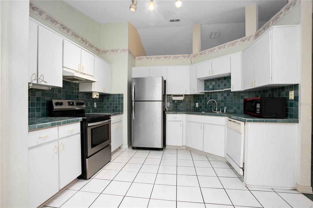 For Sale: $324,900 (3 beds, 2 baths, 1483 Square Feet)