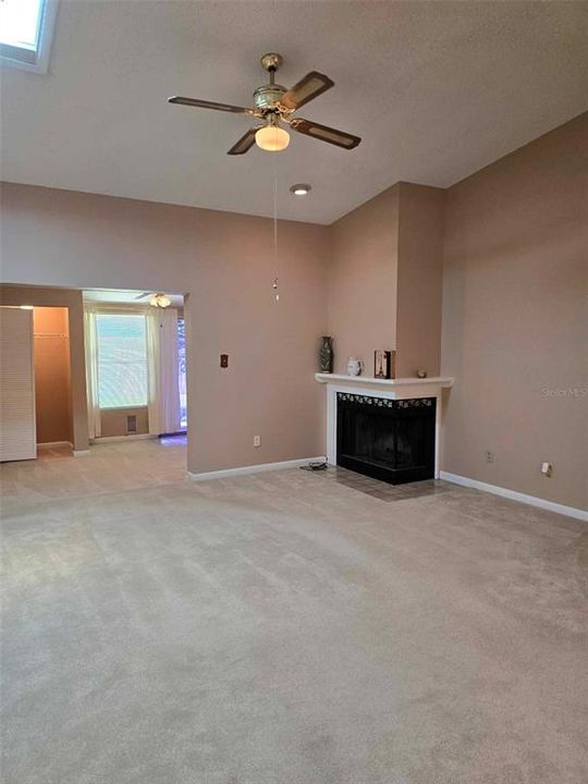 Active With Contract: $329,900 (2 beds, 2 baths, 1337 Square Feet)