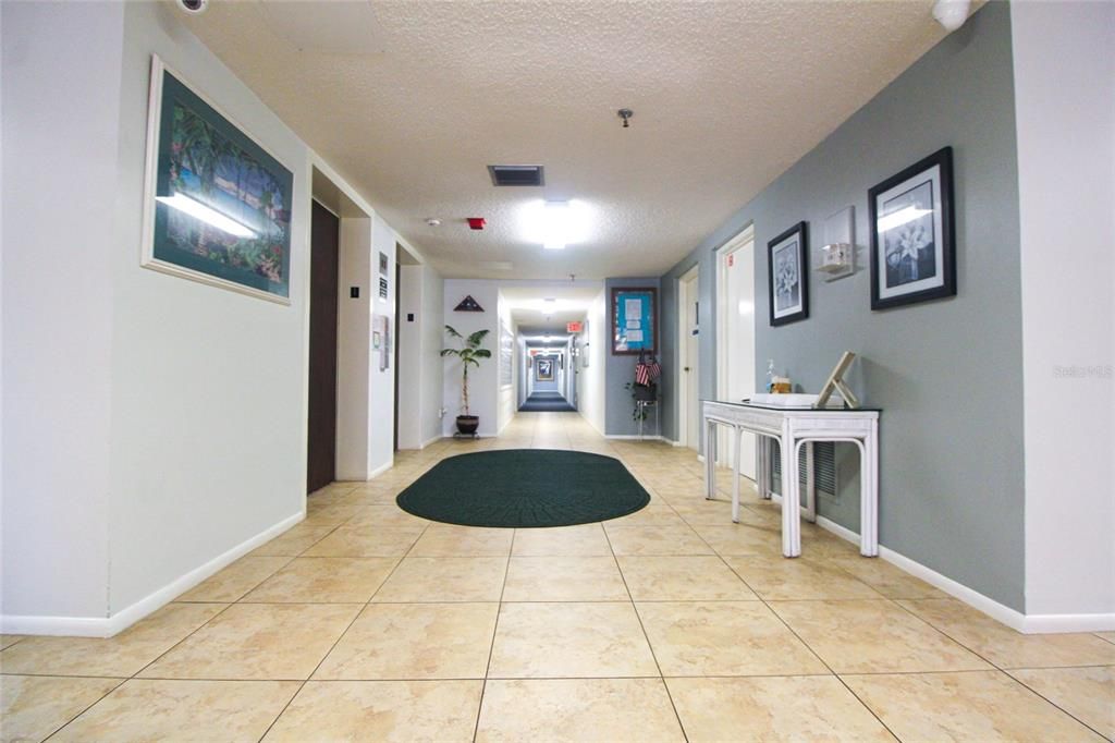 For Sale: $324,000 (1 beds, 1 baths, 719 Square Feet)