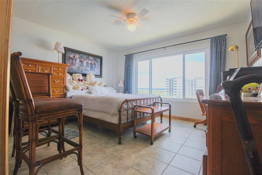 For Sale: $324,000 (1 beds, 1 baths, 719 Square Feet)