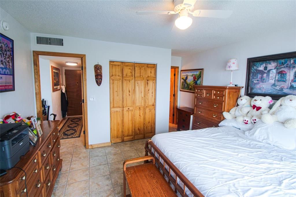 For Sale: $319,900 (1 beds, 1 baths, 719 Square Feet)
