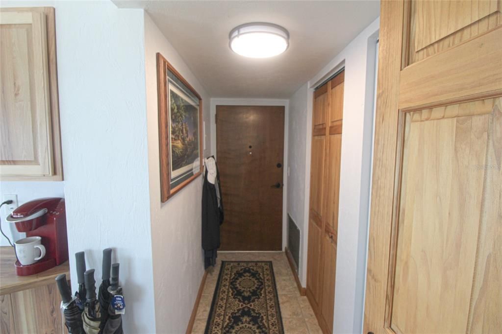 For Sale: $324,000 (1 beds, 1 baths, 719 Square Feet)