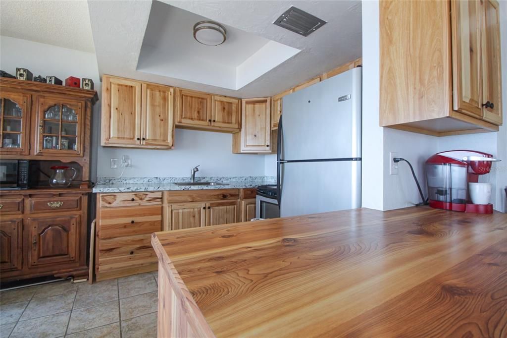 For Sale: $319,900 (1 beds, 1 baths, 719 Square Feet)