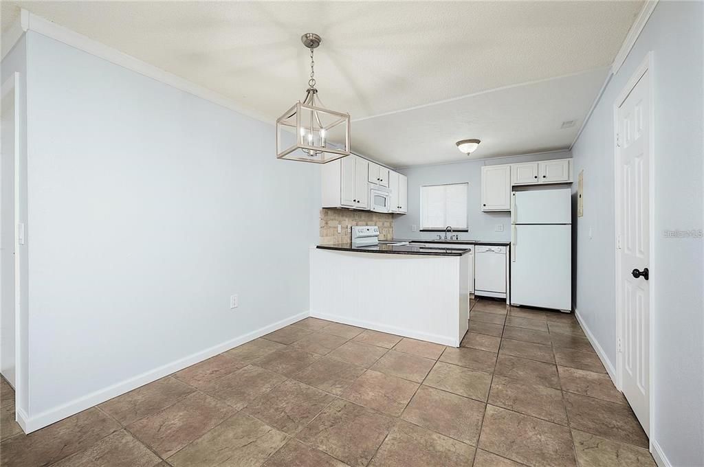 For Rent: $1,900 (2 beds, 2 baths, 967 Square Feet)
