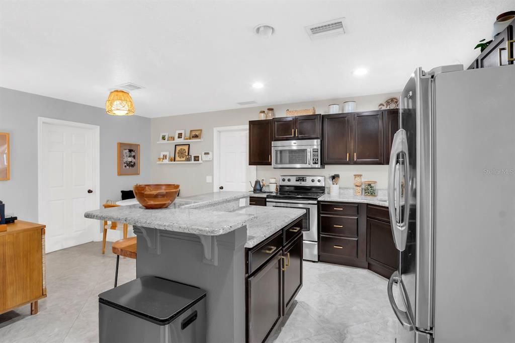 Active With Contract: $425,000 (2 beds, 2 baths, 1008 Square Feet)