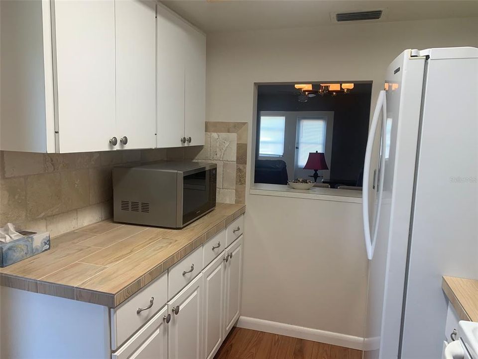 Active With Contract: $184,900 (2 beds, 1 baths, 1080 Square Feet)