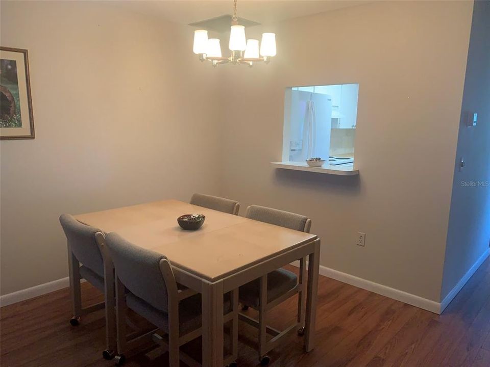 Active With Contract: $184,900 (2 beds, 1 baths, 1080 Square Feet)