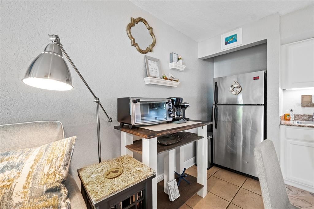 For Sale: $320,000 (1 beds, 2 baths, 588 Square Feet)