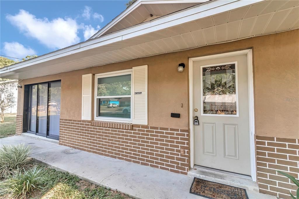Active With Contract: $199,000 (3 beds, 1 baths, 1204 Square Feet)