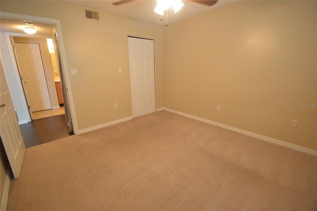 For Sale: $185,000 (2 beds, 2 baths, 811 Square Feet)