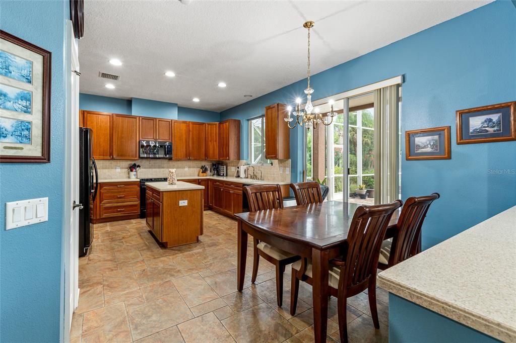 Kitchen w/Dining Area