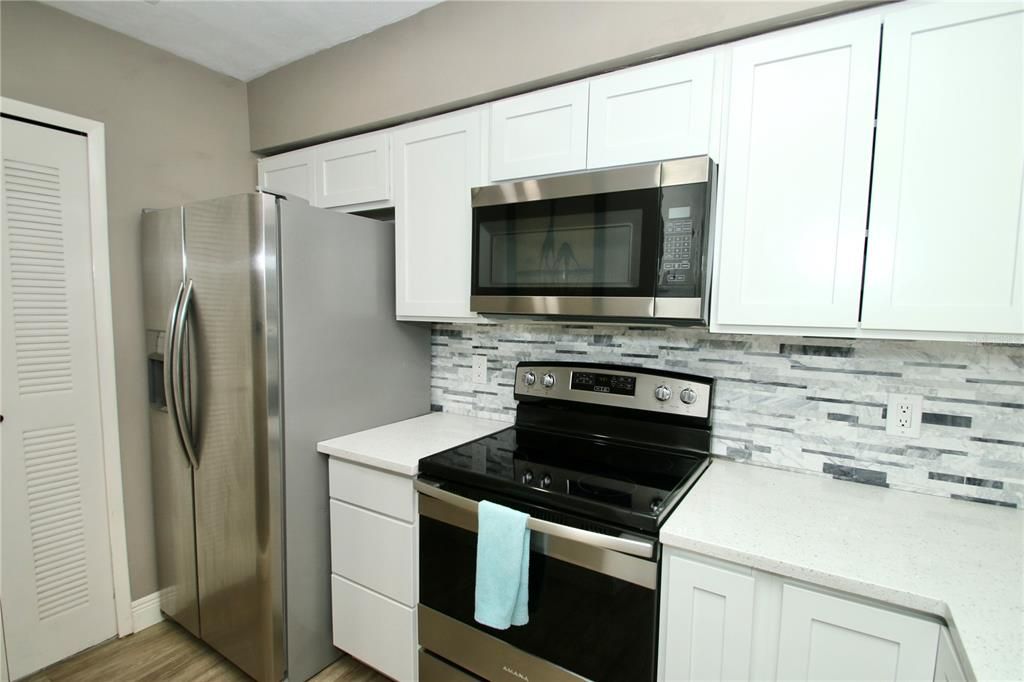 For Sale: $179,900 (2 beds, 2 baths, 912 Square Feet)