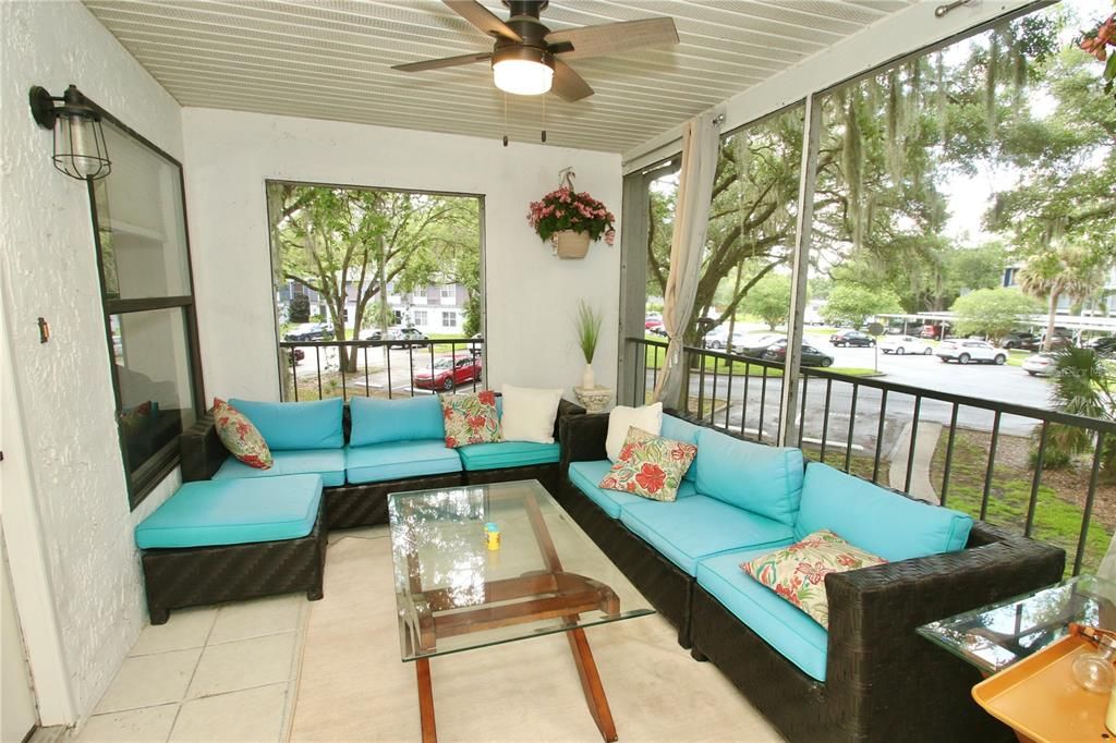 For Sale: $199,000 (2 beds, 2 baths, 912 Square Feet)