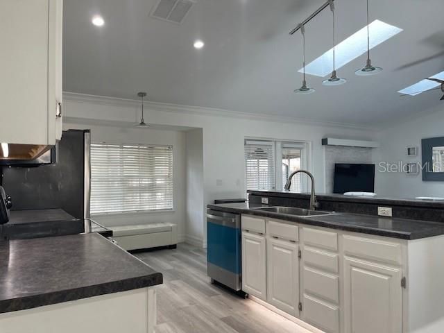 For Sale: $459,000 (4 beds, 2 baths, 1672 Square Feet)