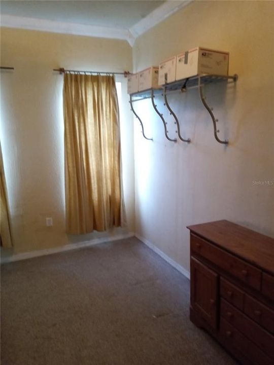 For Sale: $190,000 (2 beds, 1 baths, 896 Square Feet)