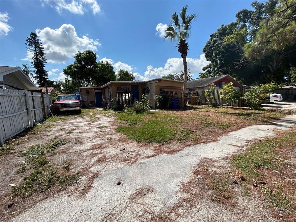 For Sale: $210,000 (3 beds, 2 baths, 600 Square Feet)