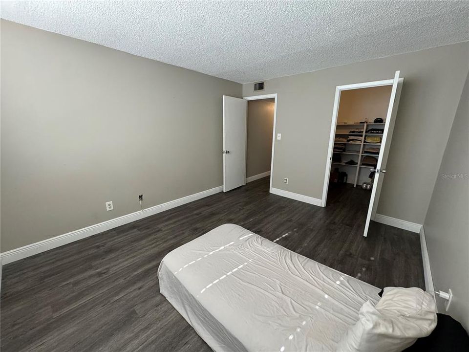 For Sale: $134,900 (2 beds, 2 baths, 1094 Square Feet)