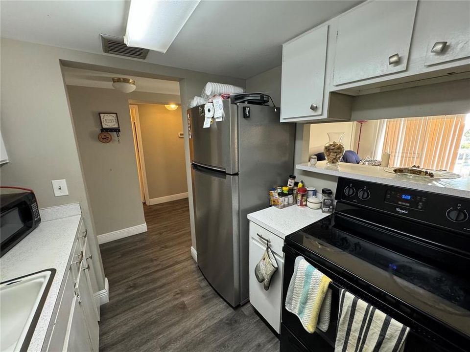 For Sale: $134,900 (2 beds, 2 baths, 1094 Square Feet)