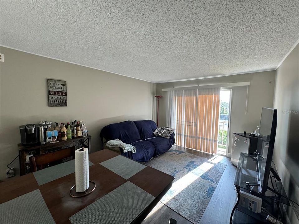 For Sale: $134,900 (2 beds, 2 baths, 1094 Square Feet)