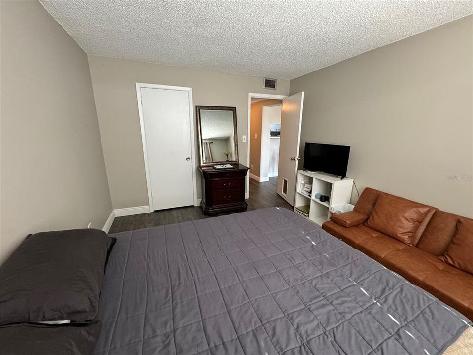 For Sale: $134,900 (2 beds, 2 baths, 1094 Square Feet)