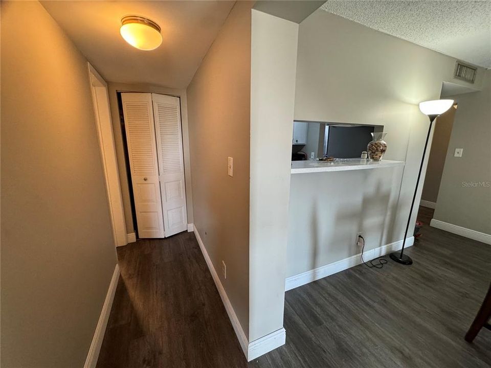 For Sale: $134,900 (2 beds, 2 baths, 1094 Square Feet)