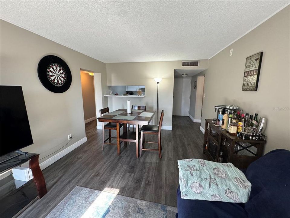 For Sale: $134,900 (2 beds, 2 baths, 1094 Square Feet)