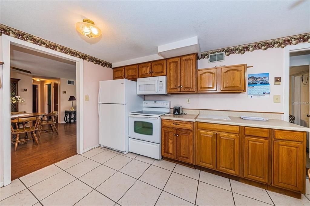 For Rent: $2,000 (2 beds, 1 baths, 1110 Square Feet)