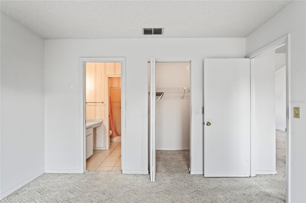 For Sale: $123,900 (2 beds, 2 baths, 1055 Square Feet)