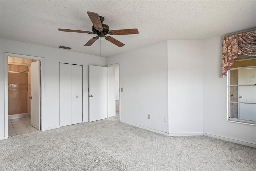 For Sale: $123,900 (2 beds, 2 baths, 1055 Square Feet)